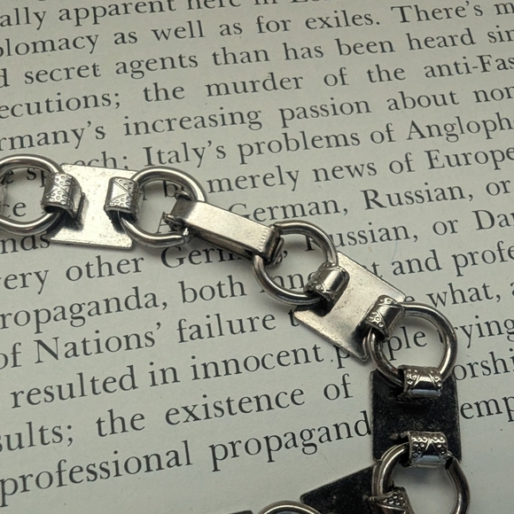 Silver Geometric Chain Bracelet - Picture 4 of 9